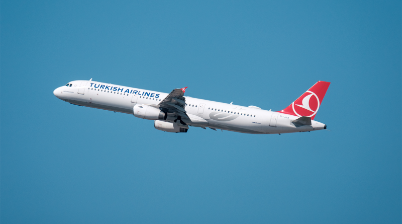 Turkish Airline's plane flying through the air to support Crystal Business Class article